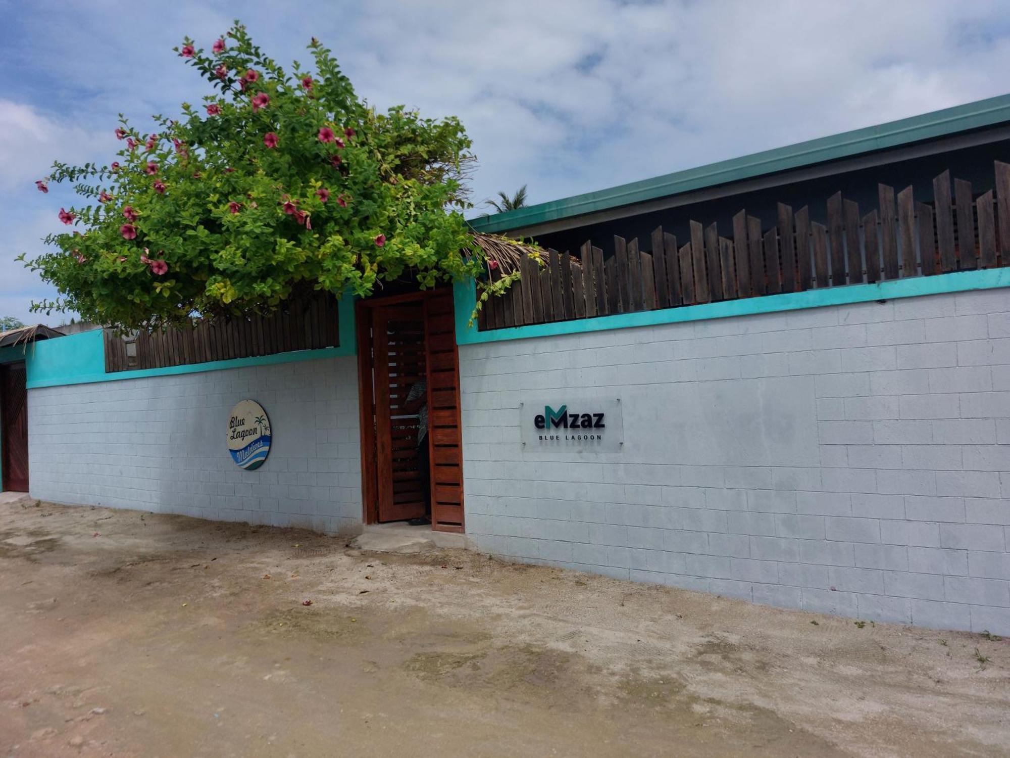 Emzaz Blue Lagoon Ugoofaaru Екстериор снимка